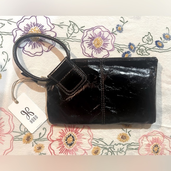 HOBO Handbags - Hobo Sable Wristlet in Black